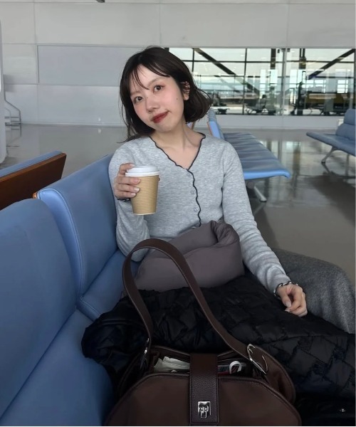 lawgy(ラウジー)の「bi color mellow tie cardigan / バイカラーメロウタイカーディガン(カーディガン/ボレロ・レディース・アイボリー/グレー・FREE)」の21枚目の写真