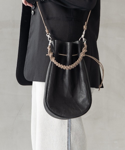 PR01.（ピーアールワン）の「SENTI Dyneema Leather MEDICINE BAG L+HAND STRAP / ダイニーマレザー メディスンバッグ L+ハンドストラップ（ショルダーバッグ・メンズ・ブラック系その他/ブラック・FREE）」の11枚目の写真