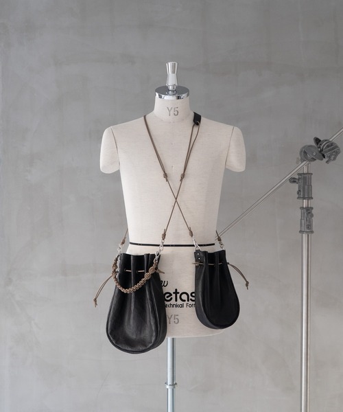 PR01.（ピーアールワン）の「SENTI Dyneema Leather MEDICINE BAG L+HAND STRAP / ダイニーマレザー メディスンバッグ L+ハンドストラップ（ショルダーバッグ・メンズ・ブラック系その他/ブラック・FREE）」の22枚目の写真