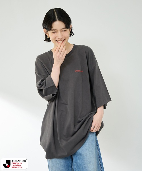 Mac-House(マックハウス)の「【J.LEAGUE / Jリーグ】【浦和レッズ/URAWA REDS】デザインTシャツ /Jリーグ(Tシャツ/カットソー・メンズ・チャコールグレー/ホワイト・M/L)」の3枚目の写真