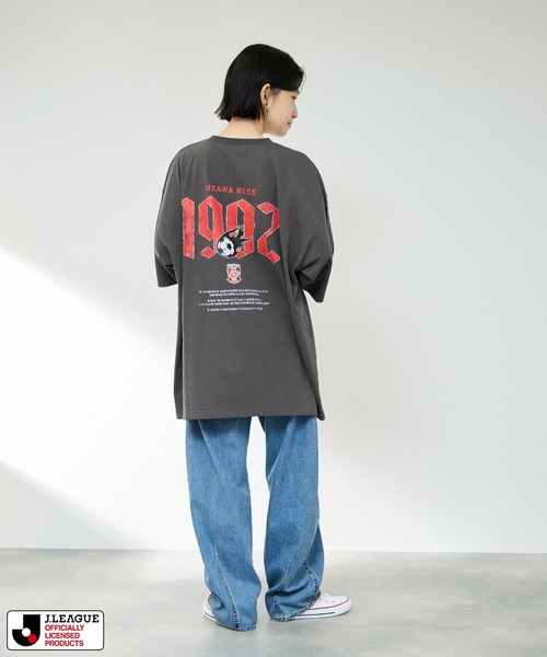Mac-House(マックハウス)の「【J.LEAGUE / Jリーグ】【浦和レッズ/URAWA REDS】デザインTシャツ /Jリーグ(Tシャツ/カットソー・メンズ・チャコールグレー/ホワイト・M/L)」の6枚目の写真