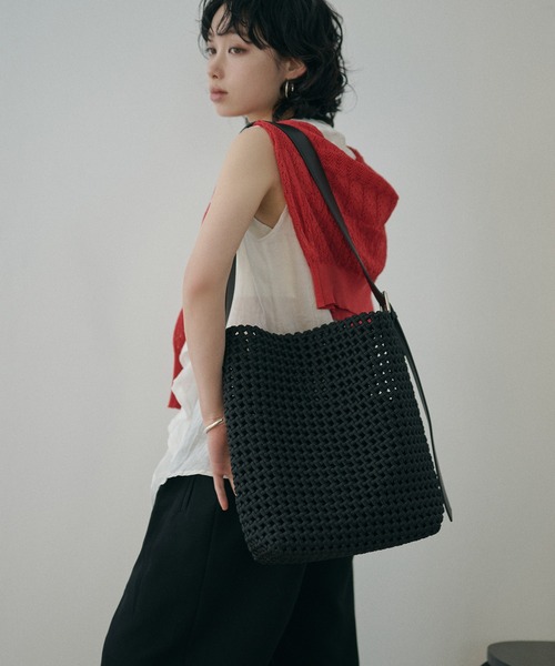 LAULEN(ローレン)の「leather belt mesh bucket shoulder bag /レザータッチメッシュバケットショルダーバッグ(ショルダーバッグ・レディース・ブラック/ベージュ・FREE)」の12枚目の写真