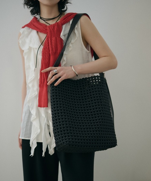 LAULEN(ローレン)の「leather belt mesh bucket shoulder bag /レザータッチメッシュバケットショルダーバッグ(ショルダーバッグ・レディース・ブラック/ベージュ・FREE)」の9枚目の写真