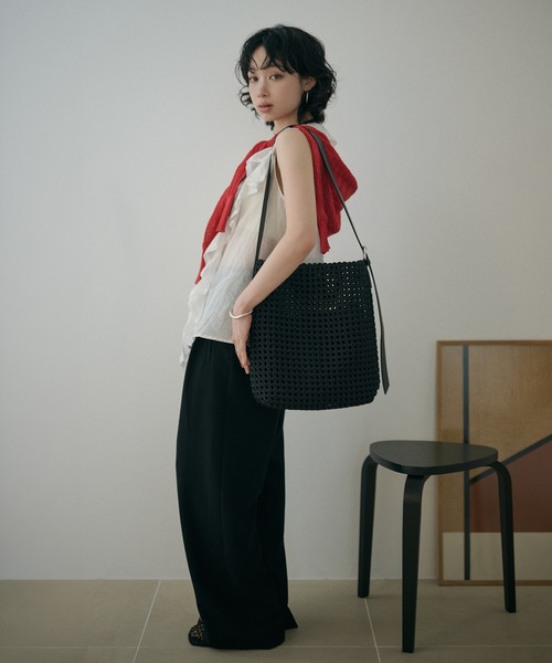 LAULEN(ローレン)の「leather belt mesh bucket shoulder bag /レザータッチメッシュバケットショルダーバッグ(ショルダーバッグ・レディース・ブラック/ベージュ・FREE)」の6枚目の写真