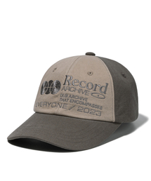 SUKU（スク）の「RECORD BALL CAP-KHAKI/LIGHT BEIGE（キャップ）」