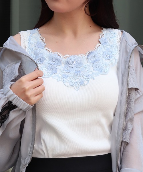 ローズプリント グレースショートトップス【S】新品、未開封 ローズレースカップ付きタンク（タンクトップ）｜axes femme