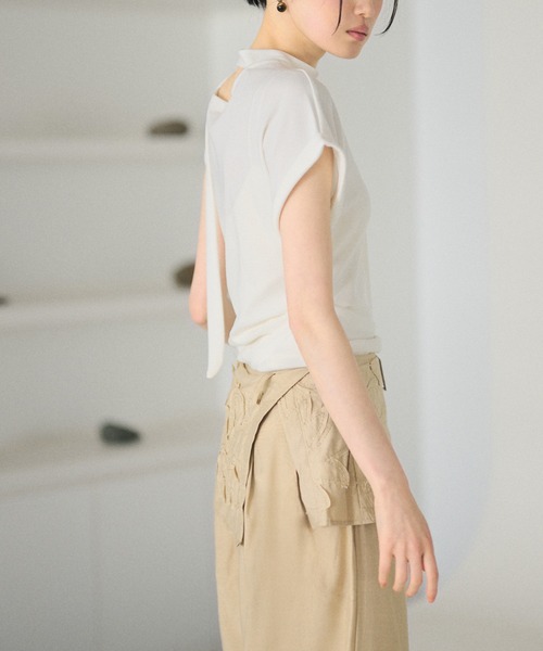 LAULEN(ローレン)の「choker neck french sleeve tops /チョーカーリボンフレンチスリーブトップス(Tシャツ/カットソー・レディース・ダークグレー/アイボリー/ホワイト・FREE)」の7枚目の写真