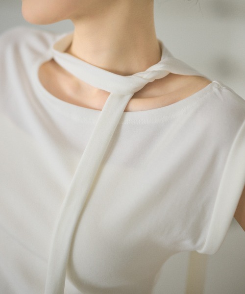 LAULEN(ローレン)の「choker neck french sleeve tops /チョーカーリボンフレンチスリーブトップス(Tシャツ/カットソー・レディース・ダークグレー/アイボリー/ホワイト・FREE)」の15枚目の写真