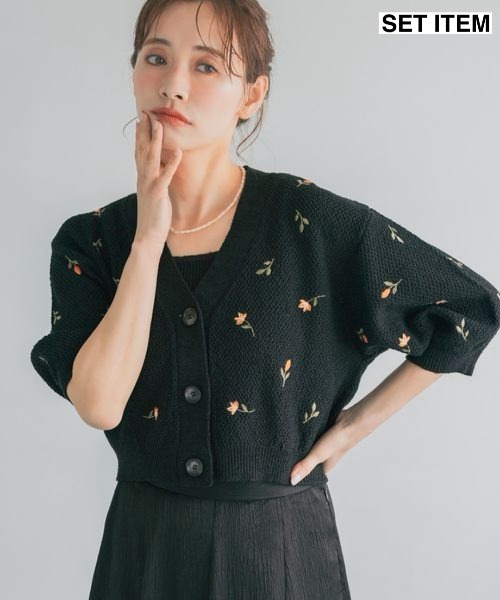 mysty woman（ミスティウーマン）の「刺繍ニットアンサンブル半袖　713243（カーディガン/ボレロ・レディース・グレー/オフホワイト/ブラック・FREE）」の2枚目の写真
