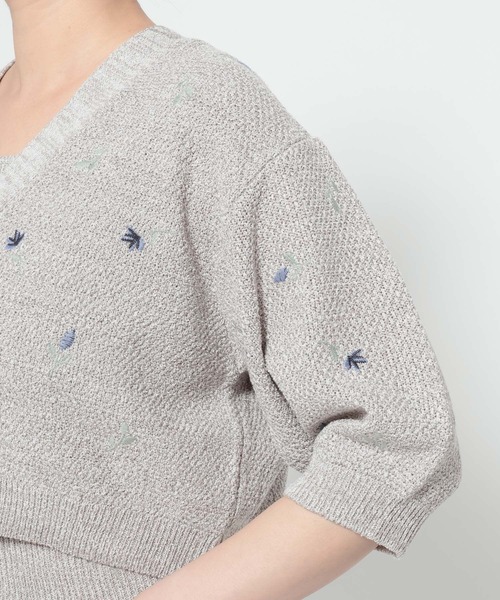 mysty woman（ミスティウーマン）の「刺繍ニットアンサンブル半袖　713243（カーディガン/ボレロ・レディース・グレー/オフホワイト/ブラック・FREE）」の7枚目の写真