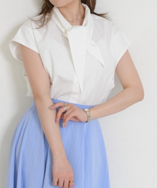 MISCH MASCH(ミッシュマッシュ)の「2026春夏新作 一部店舗限定 ミニマルノースリーブシャツ(シャツ/ブラウス・レディース・ブルー/ホワイト・フリ-)」の11枚目の写真