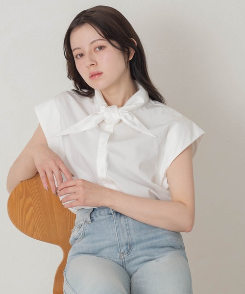 MISCH MASCH(ミッシュマッシュ)の「2026春夏新作 一部店舗限定 ミニマルノースリーブシャツ(シャツ/ブラウス・レディース・ブルー/ホワイト・フリ-)」の4枚目の写真