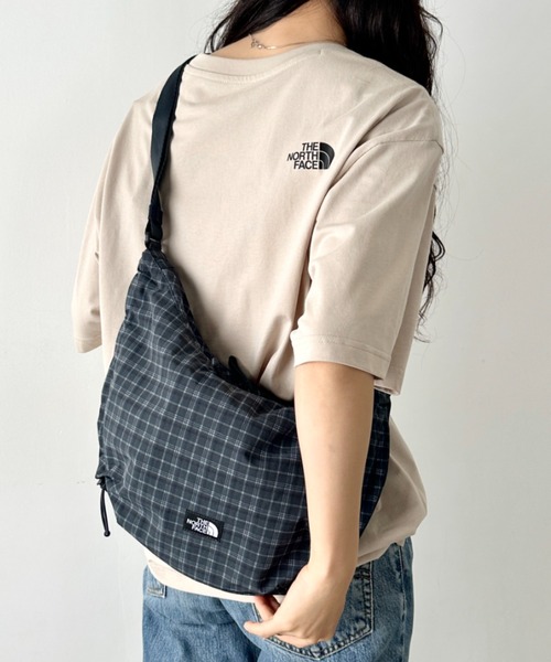 THE NORTH FACE(ザノースフェイス)の「THE NORTH FACE(ザ・ノースフェイス)/ショルダーバッグ ハーフムーンバッグ ホーボーバッグ /BREEZE CROSS BAG M(バックパック/リュック・レディース・ダークグレー/ブラック/ホワイト・FREE)」の10枚目の写真
