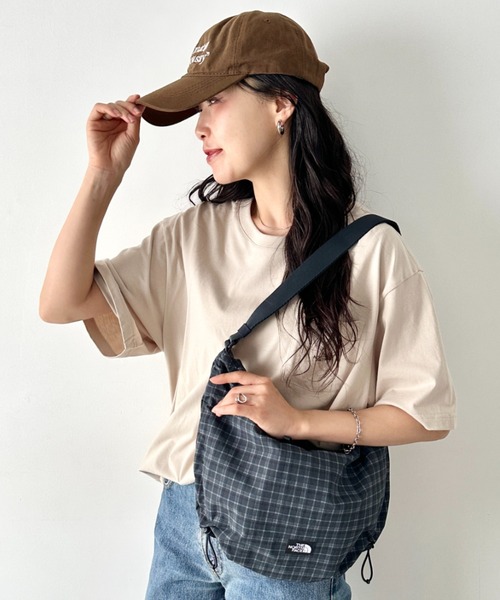 THE NORTH FACE(ザノースフェイス)の「THE NORTH FACE(ザ・ノースフェイス)/ショルダーバッグ ハーフムーンバッグ ホーボーバッグ /BREEZE CROSS BAG M(バックパック/リュック・レディース・ダークグレー/ブラック/ホワイト・FREE)」の9枚目の写真