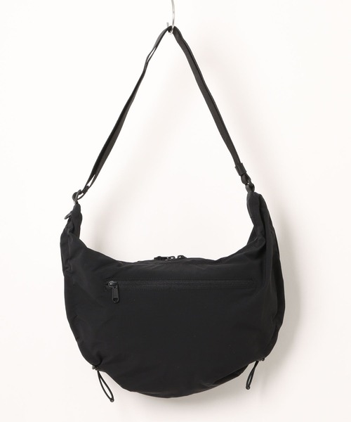THE NORTH FACE(ザノースフェイス)の「THE NORTH FACE(ザ・ノースフェイス)/ショルダーバッグ ハーフムーンバッグ ホーボーバッグ /BREEZE CROSS BAG M(バックパック/リュック・レディース・ダークグレー/ブラック/ホワイト・FREE)」の12枚目の写真