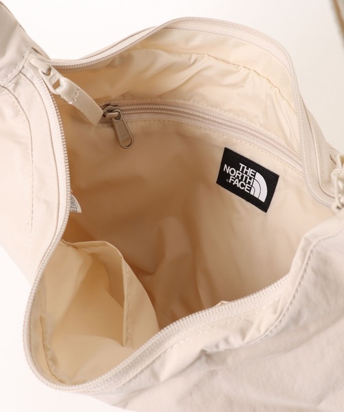THE NORTH FACE(ザノースフェイス)の「THE NORTH FACE(ザ・ノースフェイス)/ショルダーバッグ ハーフムーンバッグ ホーボーバッグ /BREEZE CROSS BAG M(バックパック/リュック・レディース・ダークグレー/ブラック/ホワイト・FREE)」の15枚目の写真