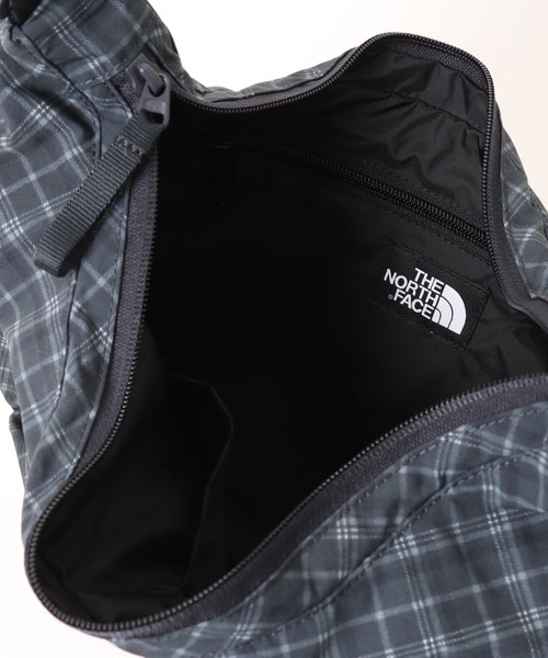 THE NORTH FACE(ザノースフェイス)の「THE NORTH FACE(ザ・ノースフェイス)/ショルダーバッグ ハーフムーンバッグ ホーボーバッグ /BREEZE CROSS BAG M(バックパック/リュック・レディース・ダークグレー/ブラック/ホワイト・FREE)」の16枚目の写真