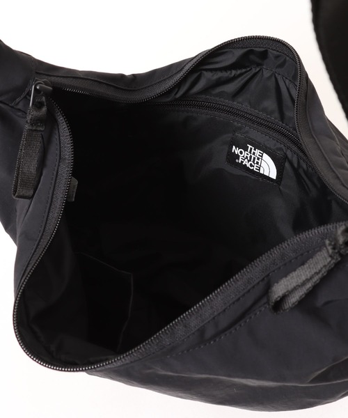THE NORTH FACE(ザノースフェイス)の「THE NORTH FACE(ザ・ノースフェイス)/ショルダーバッグ ハーフムーンバッグ ホーボーバッグ /BREEZE CROSS BAG M(バックパック/リュック・レディース・ダークグレー/ブラック/ホワイト・FREE)」の14枚目の写真