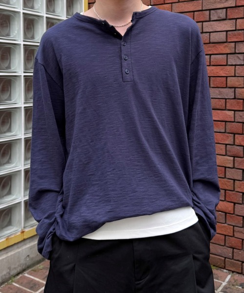 Chikashitsu +(チカシツプラス)の「【Chikashitsu +】sheer cotton henley neck long sleeve / 【チカシツプラス】シアーコットンヘンリーネックロンT<着用動画あり>(Tシャツ/カットソー・メンズ・ホワイト/ブラック/チャコール/ネイビー・ONE SIZE)」の4枚目の写真