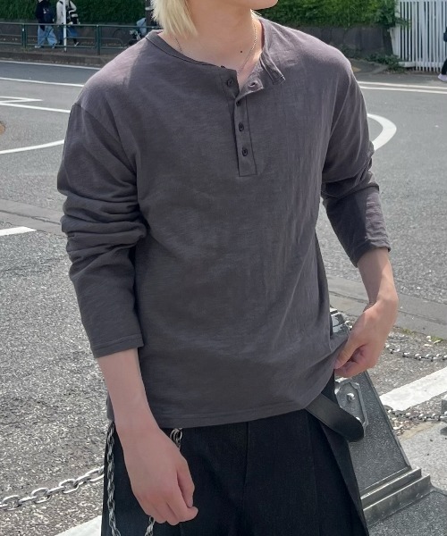 Chikashitsu +(チカシツプラス)の「【Chikashitsu +】sheer cotton henley neck long sleeve / 【チカシツプラス】シアーコットンヘンリーネックロンT<着用動画あり>(Tシャツ/カットソー・メンズ・ホワイト/ブラック/チャコール/ネイビー・ONE SIZE)」の3枚目の写真