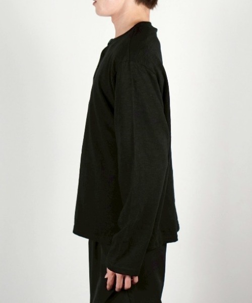 Chikashitsu +(チカシツプラス)の「【Chikashitsu +】sheer cotton henley neck long sleeve / 【チカシツプラス】シアーコットンヘンリーネックロンT<着用動画あり>(Tシャツ/カットソー・メンズ・ホワイト/ブラック/チャコール/ネイビー・ONE SIZE)」の11枚目の写真