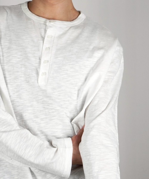 Chikashitsu +(チカシツプラス)の「【Chikashitsu +】sheer cotton henley neck long sleeve / 【チカシツプラス】シアーコットンヘンリーネックロンT<着用動画あり>(Tシャツ/カットソー・メンズ・ホワイト/ブラック/チャコール/ネイビー・ONE SIZE)」の9枚目の写真