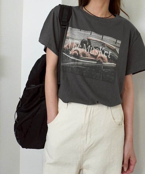 gossara(ゴサラ)の「【主役級Tシャツ】dogフォトプリントT(Tシャツ/カットソー・レディース・チャコールグレー/ホワイト/グレー・FREE)」の15枚目の写真