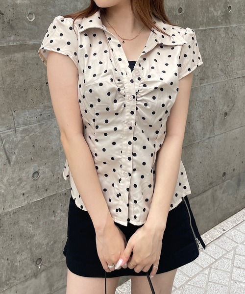 ROGER AND RAW（ロジャーアンドロウ）の「ドット パフスリーブ半袖シャツ（シャツ/ブラウス・レディース・ホワイト/ブラック/ベージュ・FREE）」の3枚目の写真
