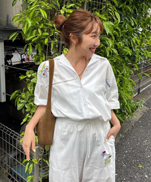 RODEO CROWNS WIDE BOWL(ロデオクラウンズワイドボウル)の「INDIA EMBROIDERY シャツ(シャツ/ブラウス・レディース・オフホワイト/ブラック・FREE)」の1枚目の写真