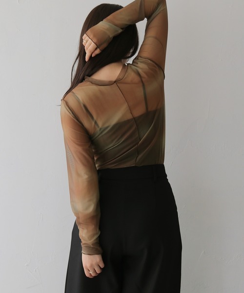 cheriella（シェリエラ）の「【cheriella】前後2WAYニュアンスウェーブホールシアートップス  2-WAY NUANCE WAVE HOLE SHEER TOPS（Tシャツ/カットソー・レディース・グリーン/アイボリー/ブルー/ダークグレー/ブラウン・MEDIUM）」の14枚目の写真