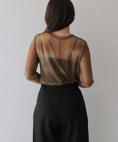 cheriella（シェリエラ）の「【cheriella】前後2WAYニュアンスウェーブホールシアートップス  2-WAY NUANCE WAVE HOLE SHEER TOPS（Tシャツ/カットソー・レディース・グリーン/アイボリー/ブルー/ダークグレー/ブラウン・MEDIUM）」の13枚目の写真
