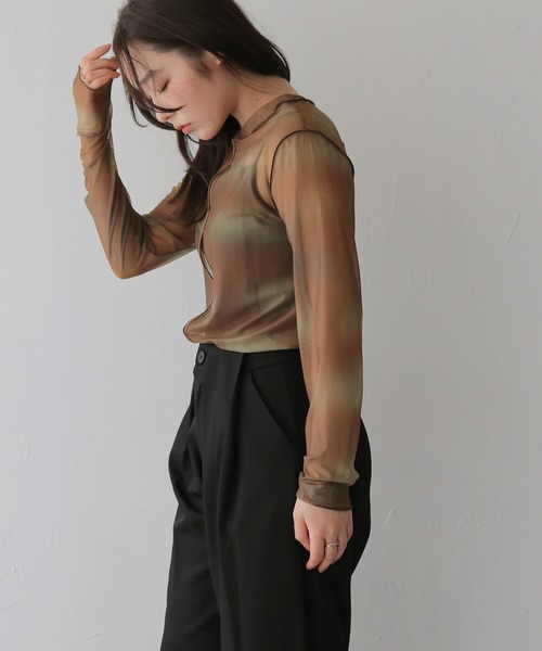 cheriella（シェリエラ）の「【cheriella】前後2WAYニュアンスウェーブホールシアートップス  2-WAY NUANCE WAVE HOLE SHEER TOPS（Tシャツ/カットソー・レディース・グリーン/アイボリー/ブルー/ダークグレー/ブラウン・MEDIUM）」の15枚目の写真