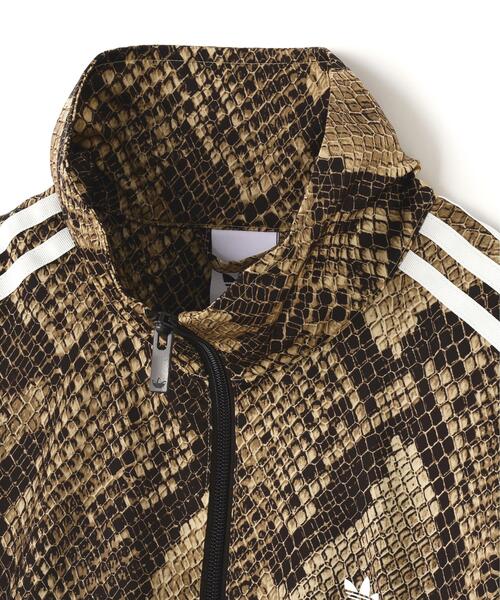 adidas(アディダス)の「adidas Originals/アディダス オリジナルス/SATIN SNAKE PRINT FIRE BIRD TRACK JACKET(ジャージ・レディース・ベージュ/ブラウン系その他3・L/XL/M)」の4枚目の写真