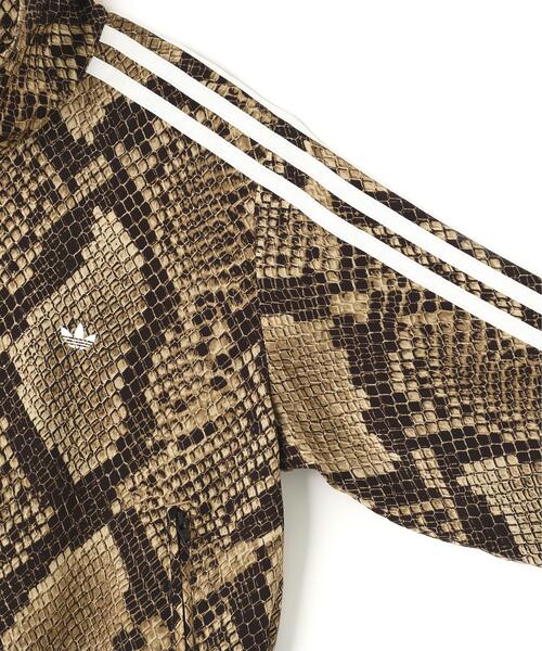 adidas(アディダス)の「adidas Originals/アディダス オリジナルス/SATIN SNAKE PRINT FIRE BIRD TRACK JACKET(ジャージ・レディース・ベージュ/ブラウン系その他3・L/XL/M)」の5枚目の写真