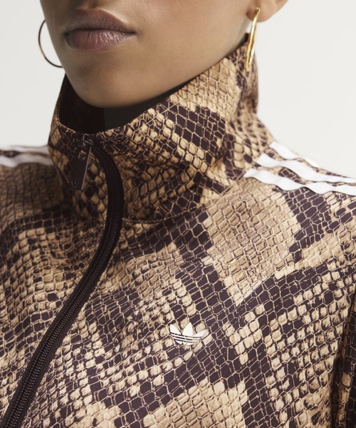 adidas(アディダス)の「adidas Originals/アディダス オリジナルス/SATIN SNAKE PRINT FIRE BIRD TRACK JACKET(ジャージ・レディース・ベージュ/ブラウン系その他3・L/XL/M)」の21枚目の写真