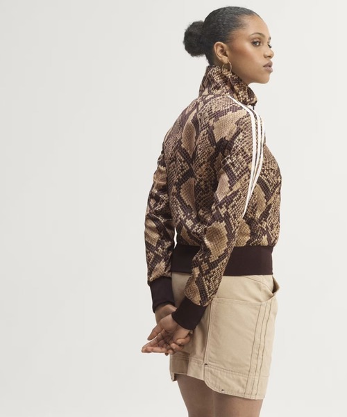 adidas(アディダス)の「adidas Originals/アディダス オリジナルス/SATIN SNAKE PRINT FIRE BIRD TRACK JACKET(ジャージ・レディース・ベージュ/ブラウン系その他3・L/XL/M)」の19枚目の写真
