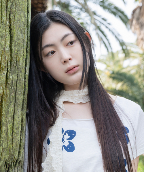 OHESHIO(オヘシオ)の「VINTAGE FLOWER SCOOP NECK T-SHIRT, WHITE(Tシャツ/カットソー・レディース・その他・FREE)」の2枚目の写真