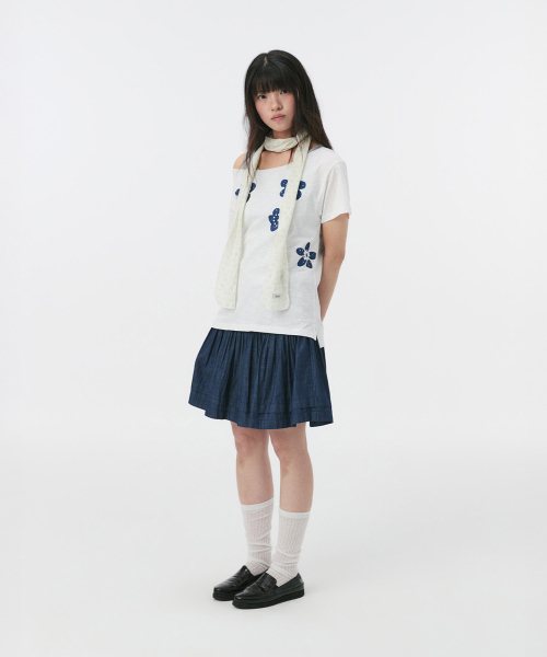 OHESHIO(オヘシオ)の「VINTAGE FLOWER SCOOP NECK T-SHIRT, WHITE(Tシャツ/カットソー・レディース・その他・FREE)」の4枚目の写真