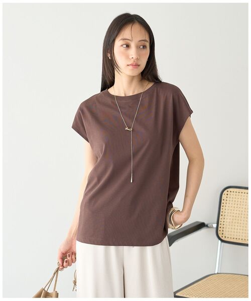 earth music&ecology(アースミュージックアンドエコロジー)の「フレンチスリーブTシャツ(Tシャツ/カットソー・レディース・ブラウン/チャコールグレー/ブラック/オフホワイト・FREE)」の4枚目の写真