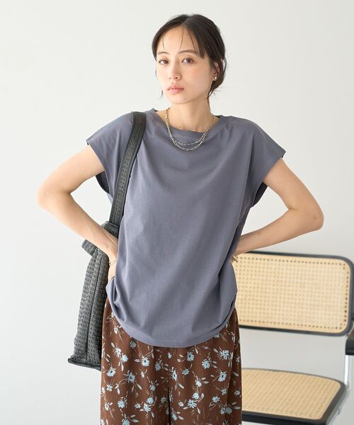 earth music&ecology(アースミュージックアンドエコロジー)の「フレンチスリーブTシャツ(Tシャツ/カットソー・レディース・ブラウン/チャコールグレー/ブラック/オフホワイト・FREE)」の3枚目の写真