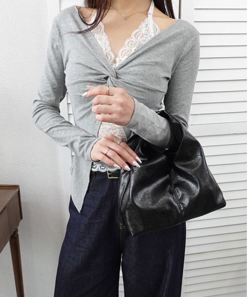 unnu（ユヌ）の「シャイニーツイストハンドバッグ（ハンドバッグ・レディース・ホワイト/シルバー/ブラック・F）」の6枚目の写真