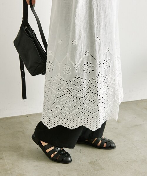 ear PAPILLONNER（イアパピヨネ）の「カットワーク刺しゅうワンピース【SUM1 STYLE】（ワンピース・レディース・ホワイト/レッド・FREE）」の2枚目の写真