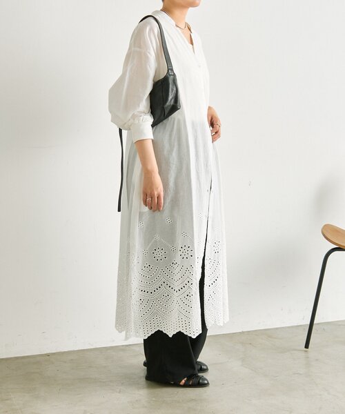 ear PAPILLONNER（イアパピヨネ）の「カットワーク刺しゅうワンピース【SUM1 STYLE】（ワンピース・レディース・ホワイト/レッド・FREE）」の4枚目の写真