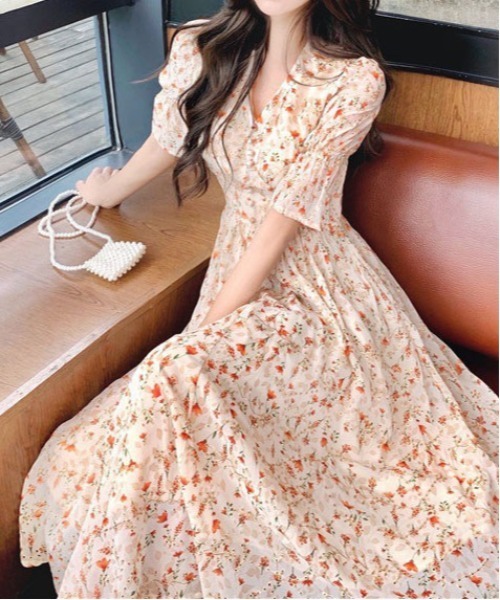 &soiree(アンドソワレ)の「Vネック花柄フリルスリーブ半袖ワンピース(ワンピース・レディース・アイボリー・LARGE/MEDIUM/X-LARGE)」の3枚目の写真