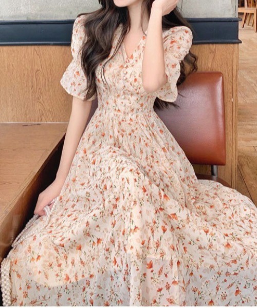 &soiree(アンドソワレ)の「Vネック花柄フリルスリーブ半袖ワンピース(ワンピース・レディース・アイボリー・LARGE/MEDIUM/X-LARGE)」の4枚目の写真