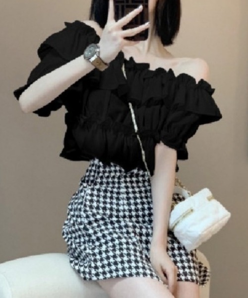 Ritzy(リッツィー)の「ショート丈・オフショルダーブラウス(シャツ/ブラウス・レディース・ホワイト/ブラック・MEDIUM/LARGE)」の2枚目の写真