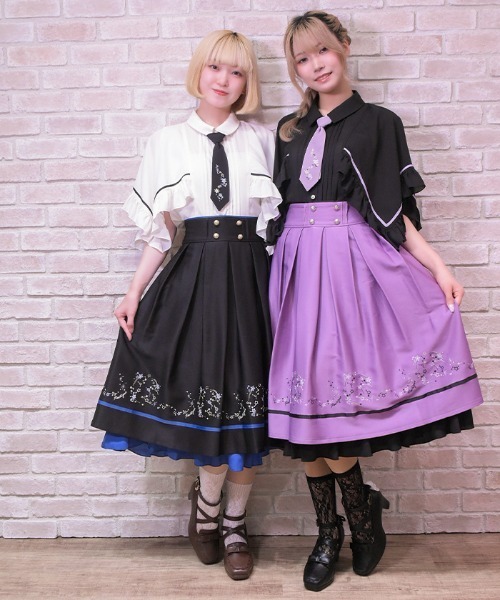 axes femme POETIQUE(アクシーズファムポエティック)の「スパークル刺繍ケープ風BL(シャツ/ブラウス・レディース・ホワイト/ブラック・MEDIUM)」の11枚目の写真