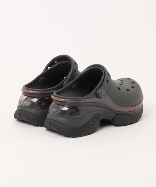 crocs(クロックス)の「【crocs】SUPER BAE CLOG (クロックススーパー ベイ クロッグ )212811(サンダル・レディース・ブラック/ホワイト系その他・23.0cm/22.0cm/25.0cm/24.0cm)」の3枚目の写真