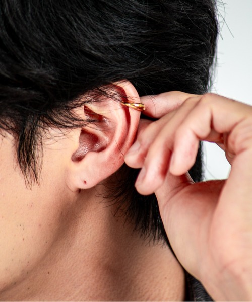 TOM WOOD（トムウッド）の「【TOMWOOD/トムウッド】Ear Cuff Slim Gold　ゴールド　イヤーカフ　ユニセックス（イヤーカフ・レディース・ゴールド・S/M）」の15枚目の写真
