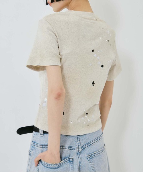 MIHARAYASUHIRO(ミハラヤスヒロ)の「【MIHARAYASUHIRO/ミハラヤスヒロ】EMBELLISHED STICKER TEE/ステッカーTシャツ(Tシャツ/カットソー・レディース・ホワイト/ブラック・38)」の6枚目の写真